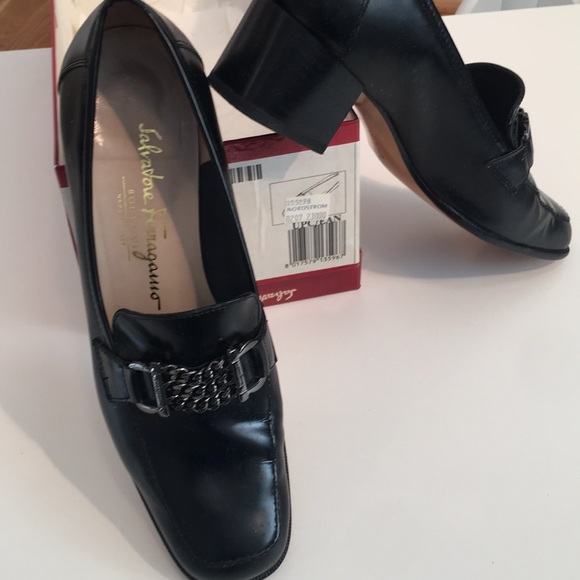 ✅ SOLD Ferragamo Ladies Shoes - Picture 2 of 4